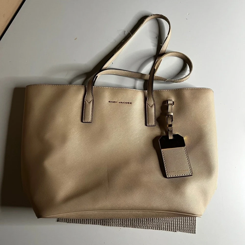 Marc Jacobs Wingman Tote Beige Saffiano Leather Floral Lining Large Handbag